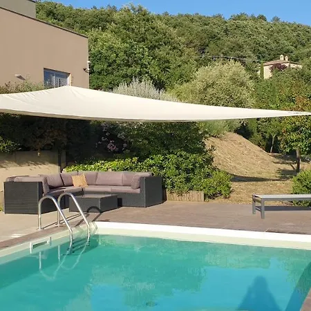 Moderne Mit Atemberaubendem Seeblick