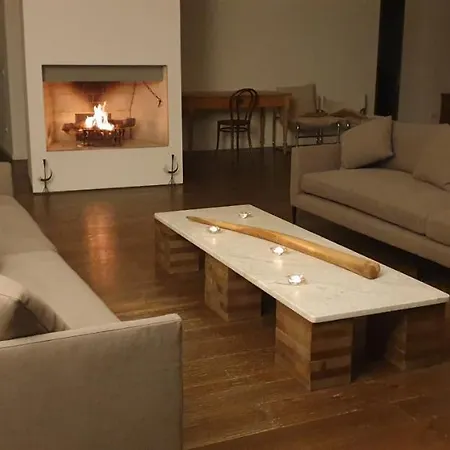 Moderne Mit Atemberaubendem Seeblick