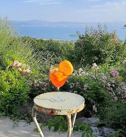 Moderne Mit Atemberaubendem Seeblick *