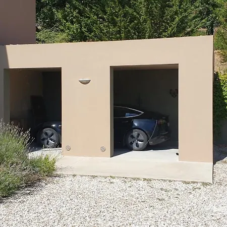 Moderne Mit Atemberaubendem Seeblick *