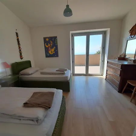 Moderne Mit Atemberaubendem Seeblick *