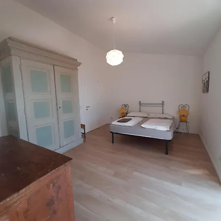 Moderne Mit Atemberaubendem Seeblick *