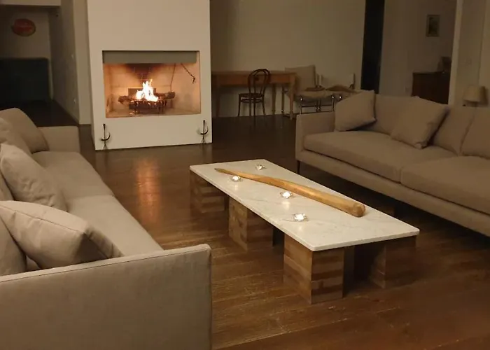 Moderne Mit Atemberaubendem Seeblick