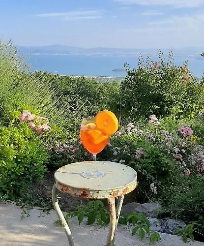 Moderne Mit Atemberaubendem Seeblick *