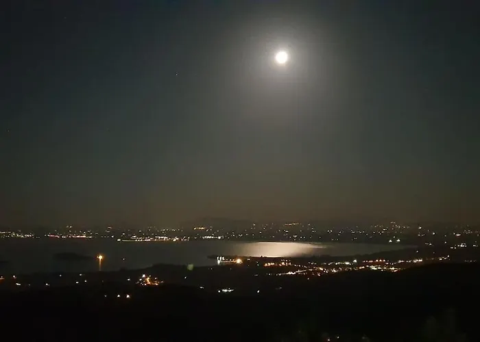 Moderne Mit Atemberaubendem Seeblick ヴィラ *