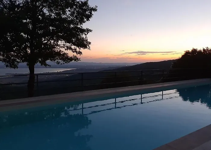 Moderne Mit Atemberaubendem Seeblick ヴィラ *